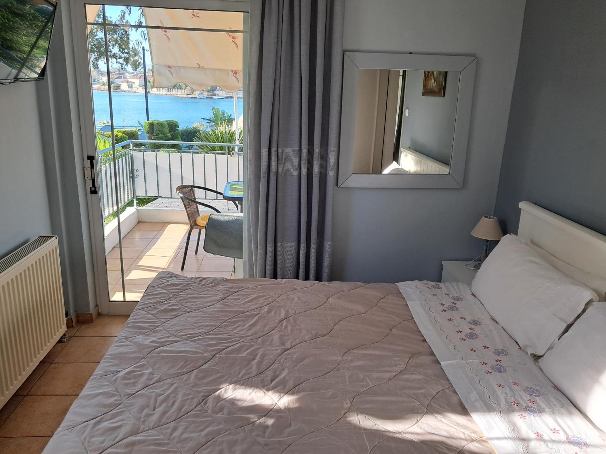 Top Floor On Villa, 3' From Center, By The Sea! Host Is Efi Kwsta Preveza Eksteriør billede
